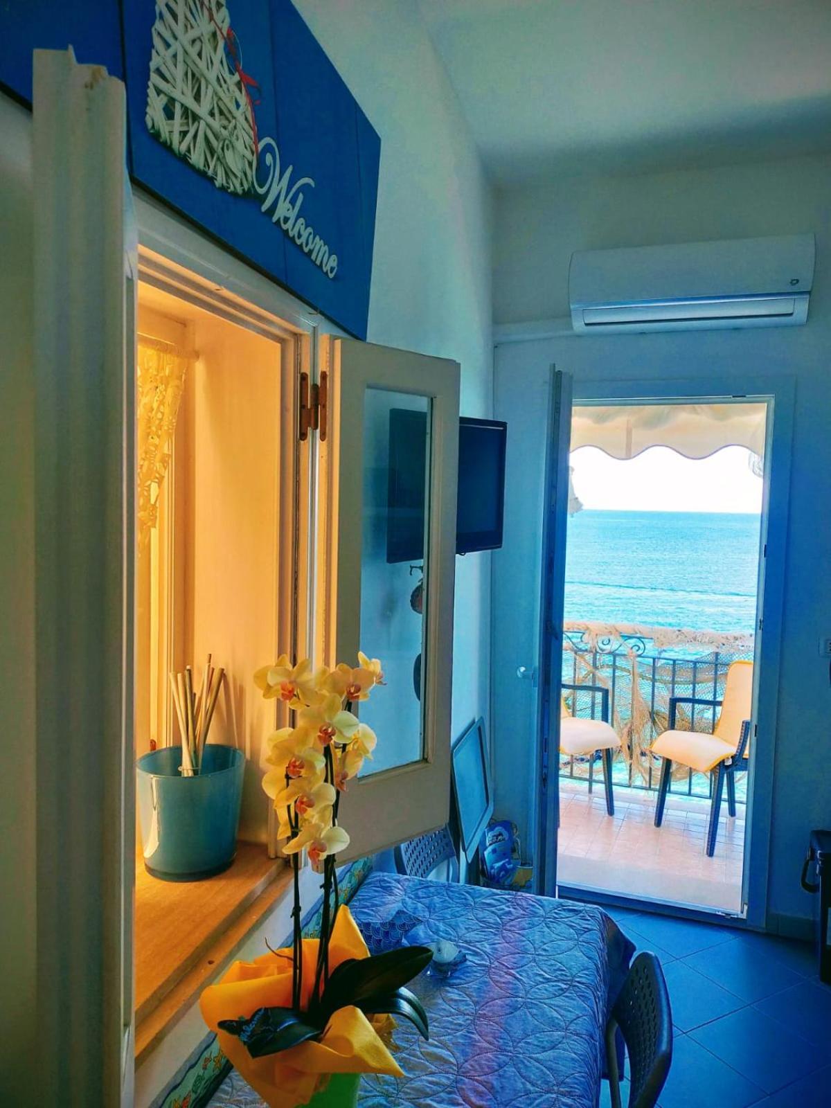 Casa Adriana Fronte Mare Apartment Монополи Екстериор снимка