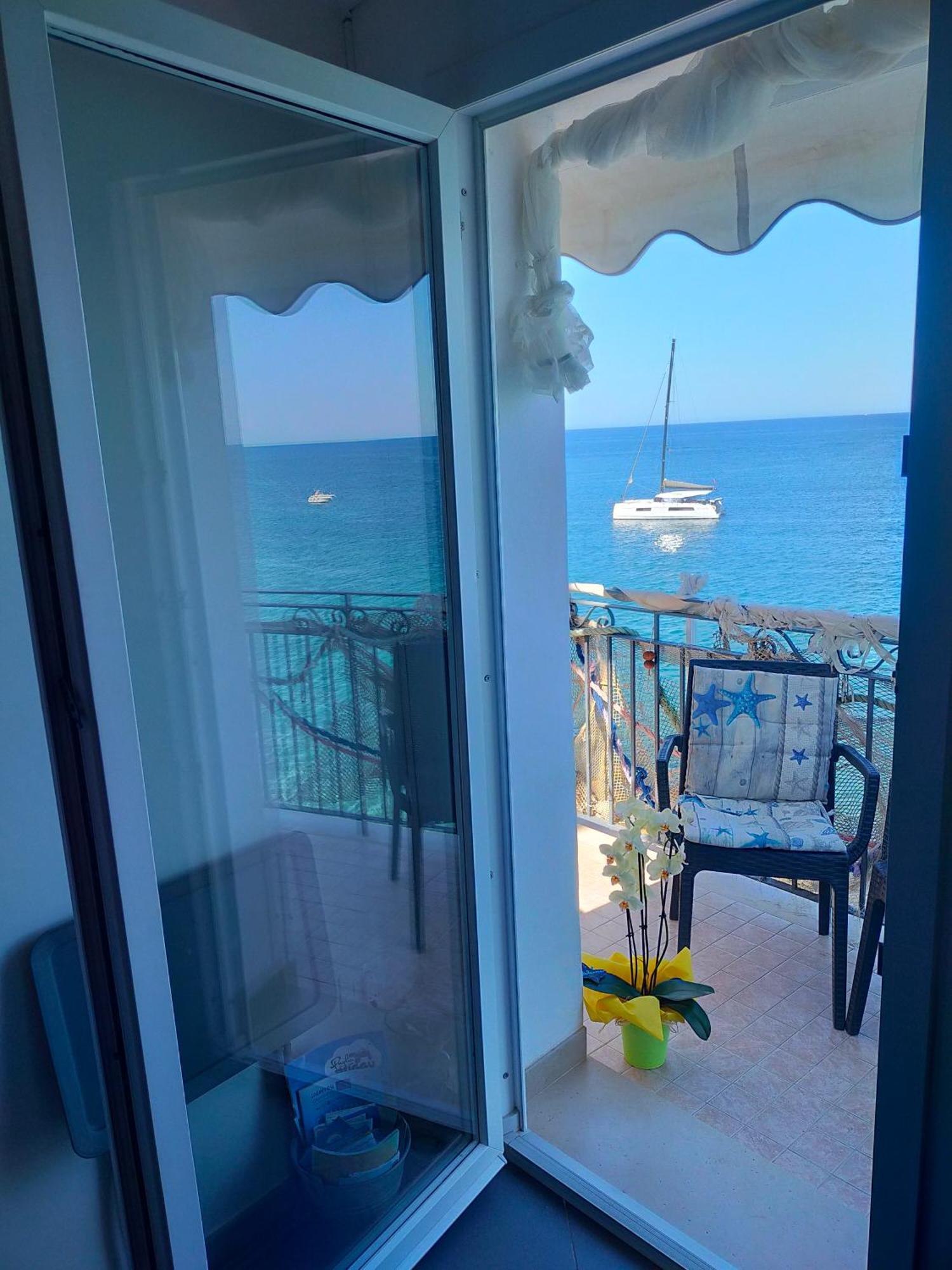 Casa Adriana Fronte Mare Apartment Монополи Екстериор снимка
