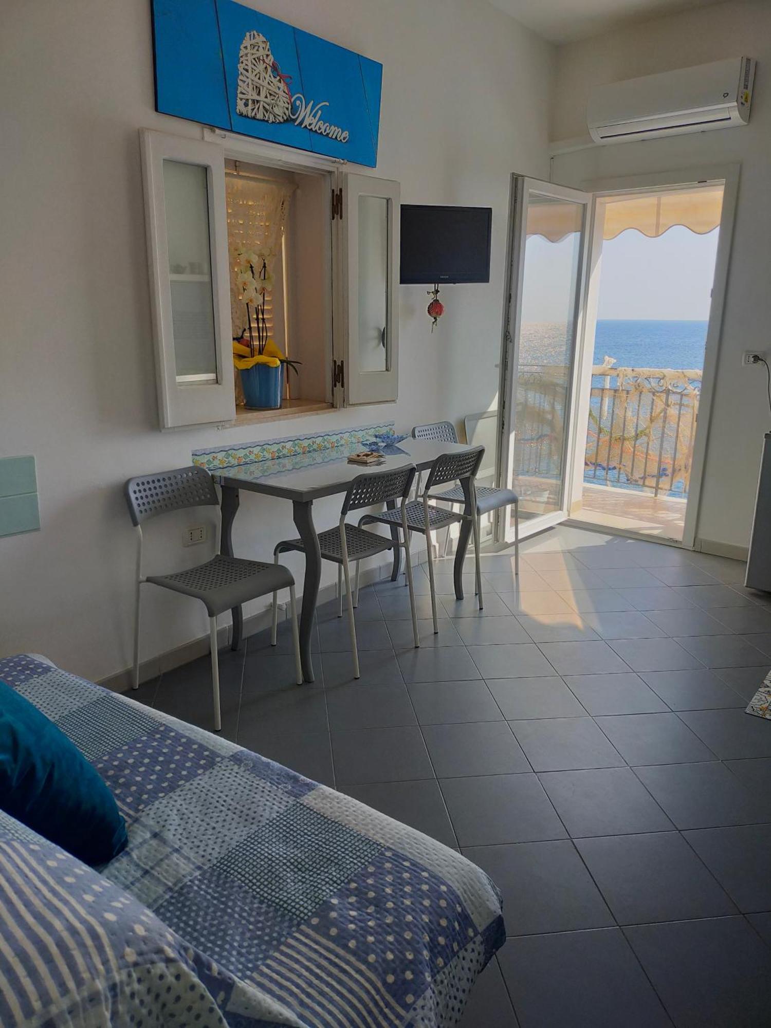 Casa Adriana Fronte Mare Apartment Монополи Екстериор снимка