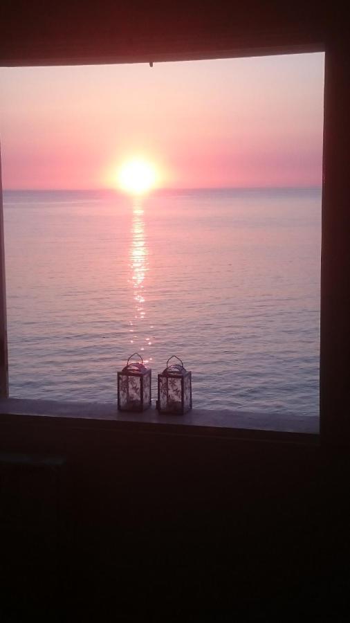 Casa Adriana Fronte Mare Apartment Монополи Стая снимка
